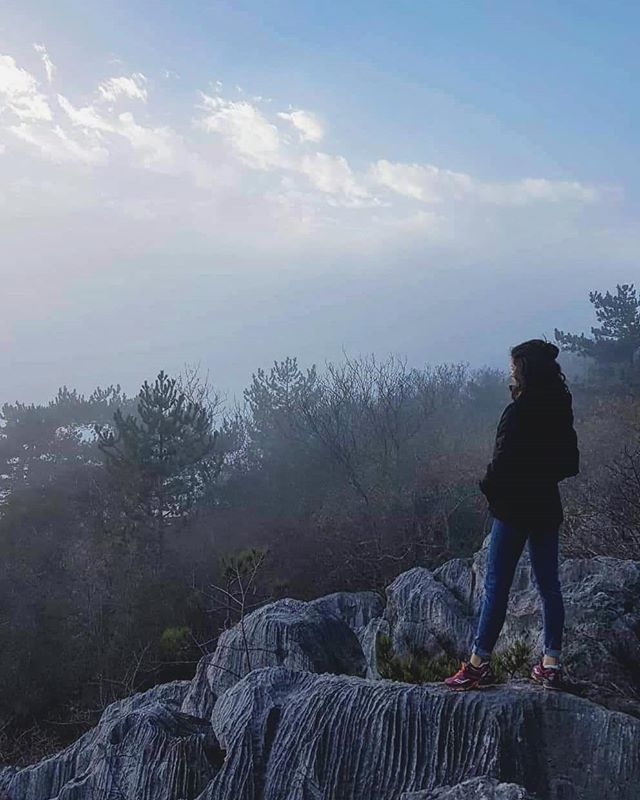 AmoreOlistico's tweet photo. IN THE MIST SHE WAS STANDING ~ OPETH, 1995 "Ci sarà un giorno in cui gli uccelli cadranno dal cielo. 
Gli animali che popolano i boschi moriranno, il mare diventerà nero e i fiumi scorreranno avvelenati.

Quel giorno, uomini di ogni razza si uniranno com… https://t.co/87zSuWmRZR https://t.co/N9klBog2QM