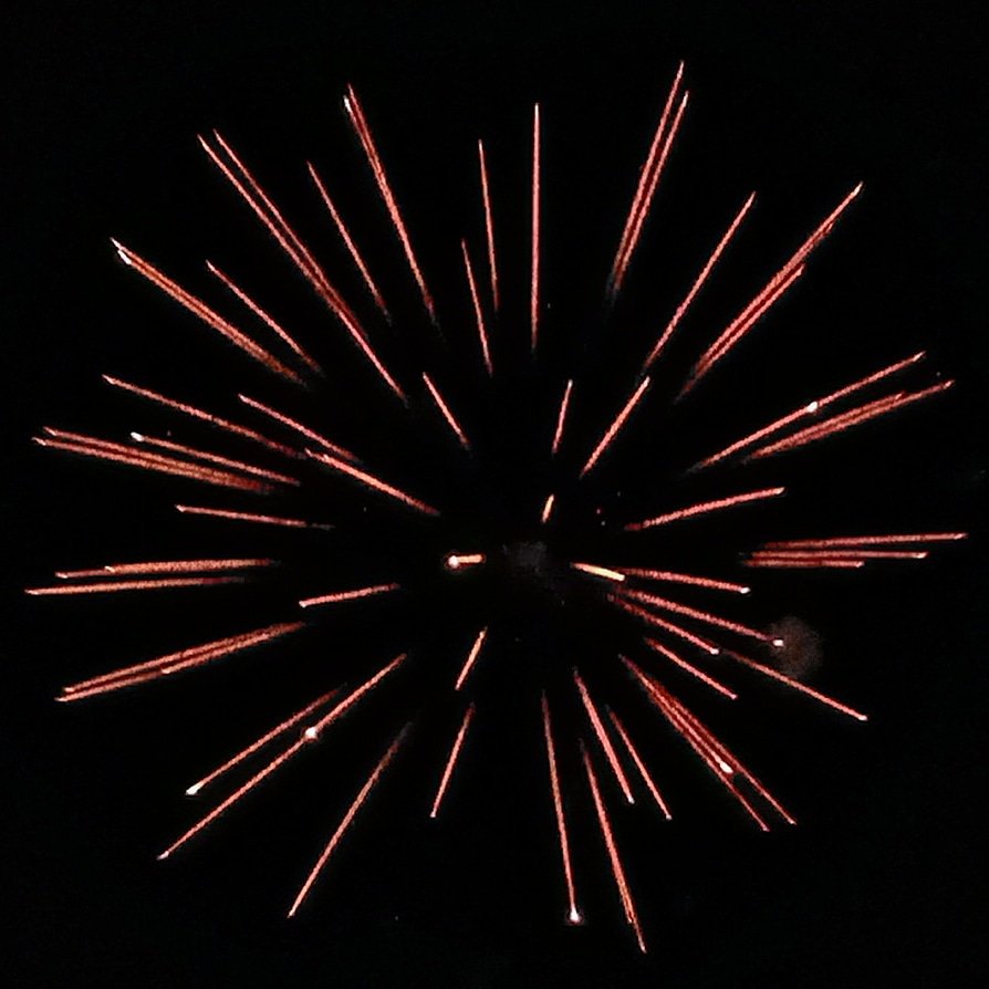 yzarevadilo's tweet photo. f i r e w o r k s 🎇 https://t.co/O2g8nW8Z39