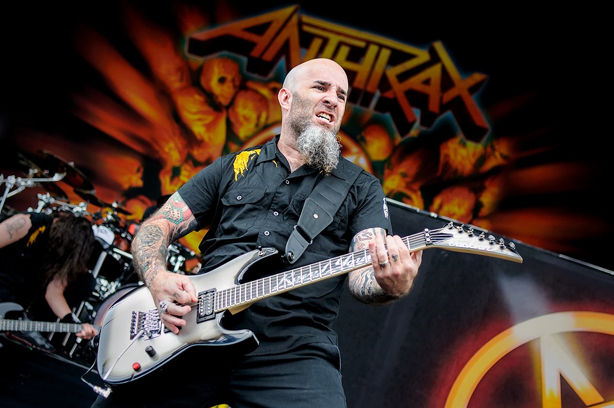 Happy birthday to Scott Ian. 