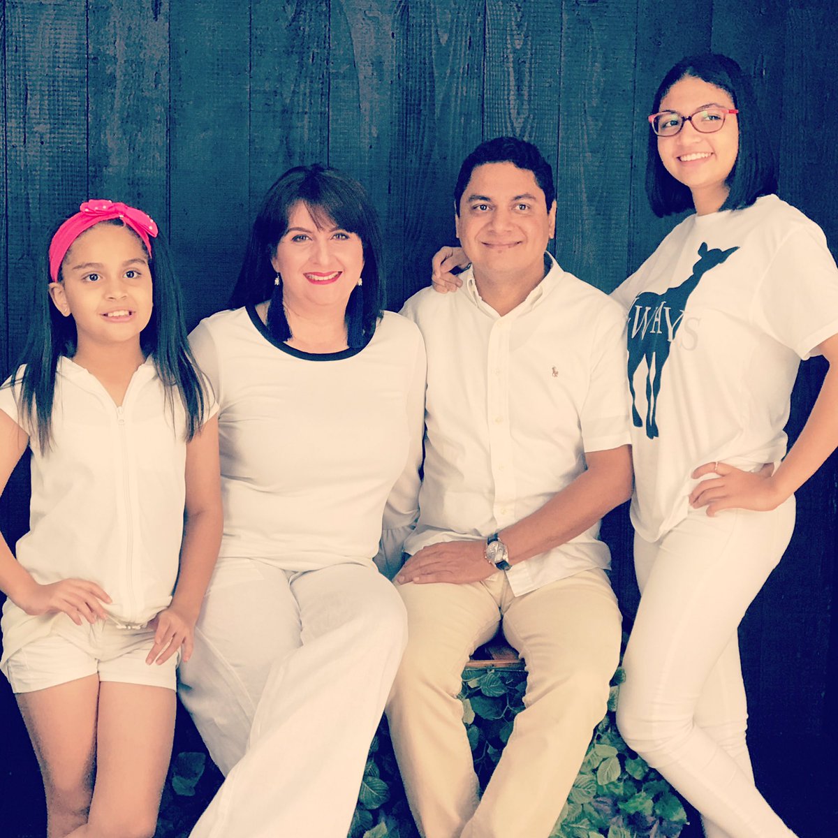 Jannahenriquez's tweet photo. Lamentaciones 3:24. Reina-Valera 1960 (RVR1960)

24 Mi porción es Jehová, dijo mi alma; por tanto, en él esperaré.

Solo en Jehová hemos puesto nuestros caminos para el próximo año que se avecina! 🙌🏻🙌🏻🙌🏻🙌🏻🙌🏻🙌🏻

Feliz año 2019!! #LosTaverasHenriquez #MagicasPrincesas https://t.co/M2xlXiaLGZ