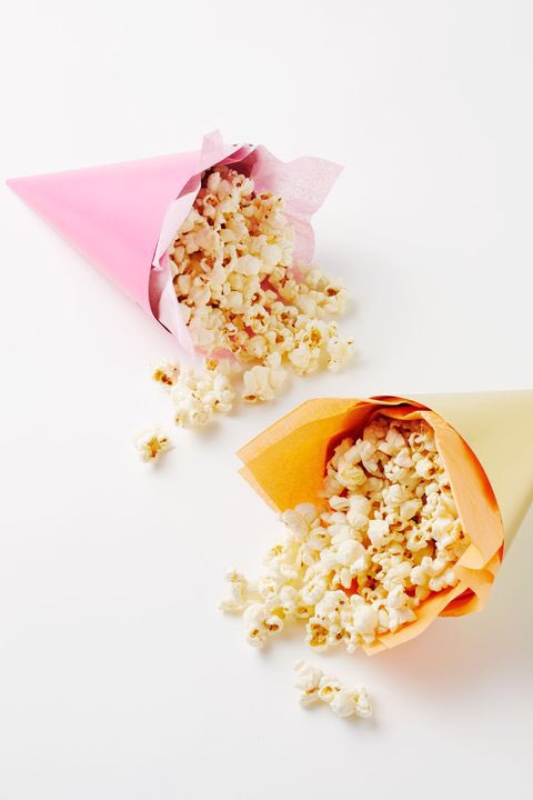 OMG_KettleCorn's tweet photo. I hope everyone is having a good New Year’s Eve! Hopefully you got our kettle corn prepped for your guests as well! See you all next year! ☺️🍾🍿🍿🎊🎉 https://t.co/EIKe0x2OAW