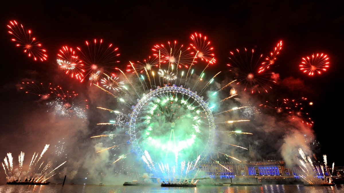 Sujitbarik16's tweet photo. __//__Happy new year Burj al Arab _//_
             ____ From. Dubai city ___ https://t.co/OMJJiH3GOV