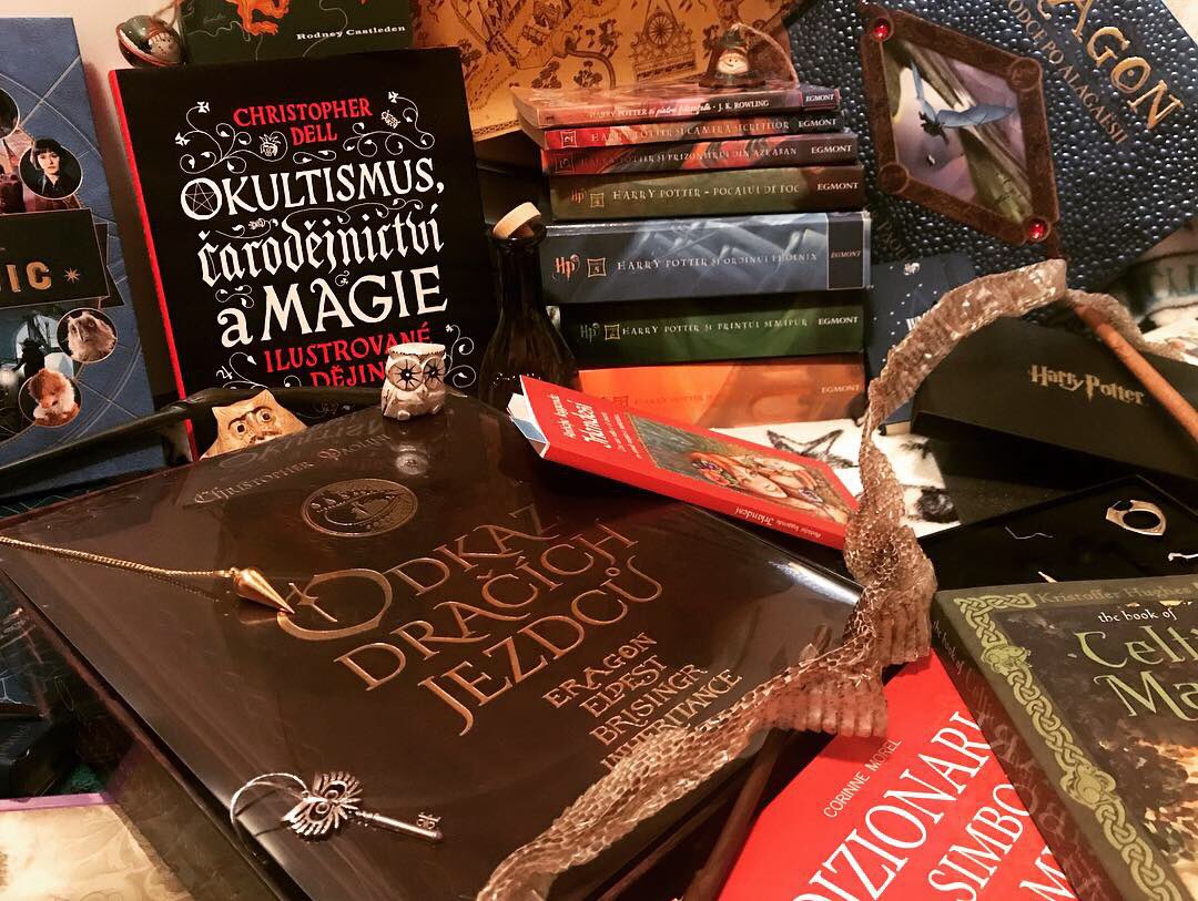 Andrew131092's tweet photo. #Happy2019 #happynewyear2019 #NYE2019 #HarryPotterUniverse #WizardingWorld #JKRowling #HogwartsCamping #HogwartsLibrary #Magic #occult #Eragon #FantasticBeasts #CrimesOfGrindelwald https://t.co/QkzcQJteLQ
