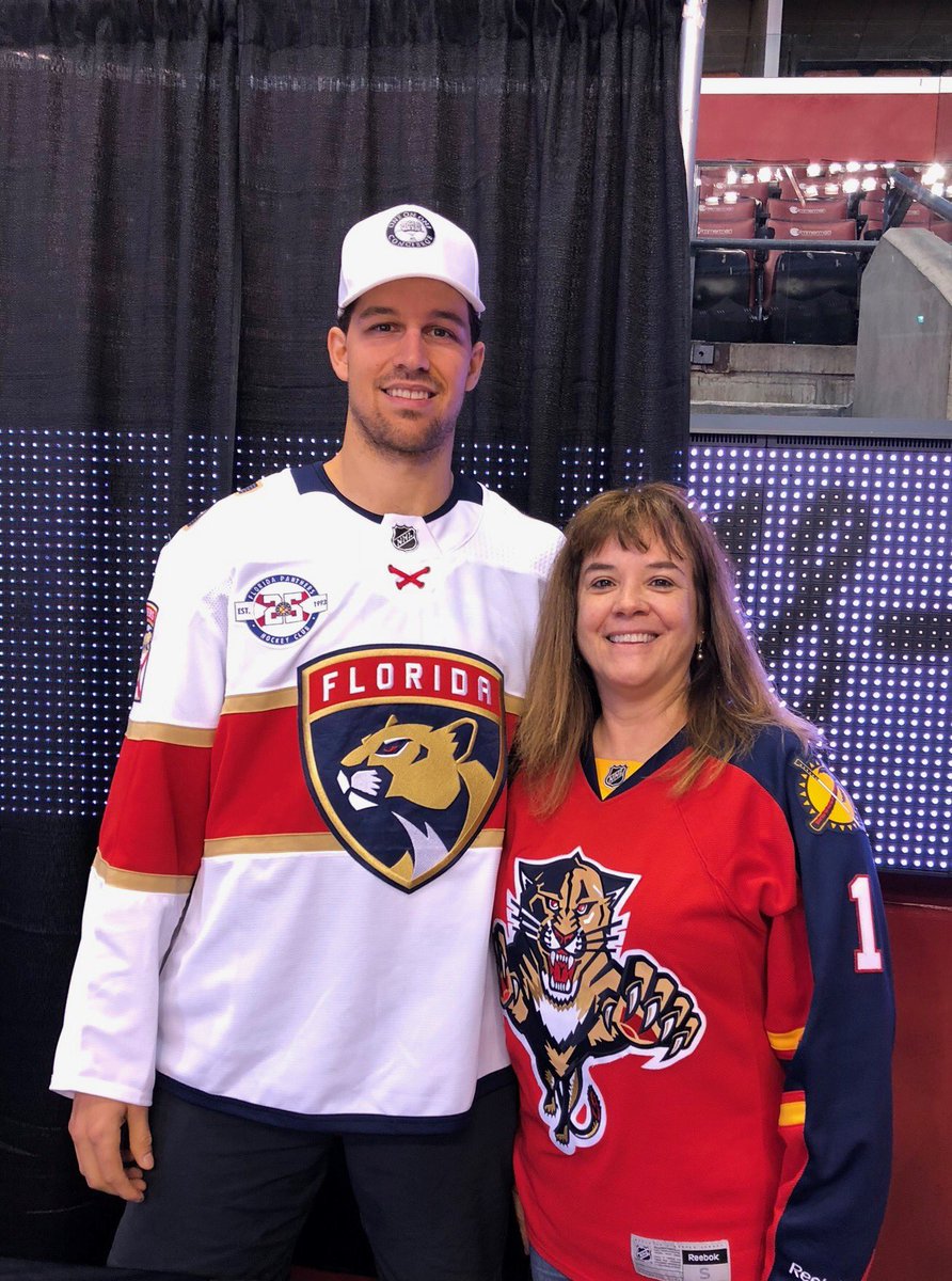 Maya62846790's tweet photo. #byebyeAlex #FlaPanthers ♥️ #goodluckwiththeOilers 🧡💙 https://t.co/LVBNQgBBn5