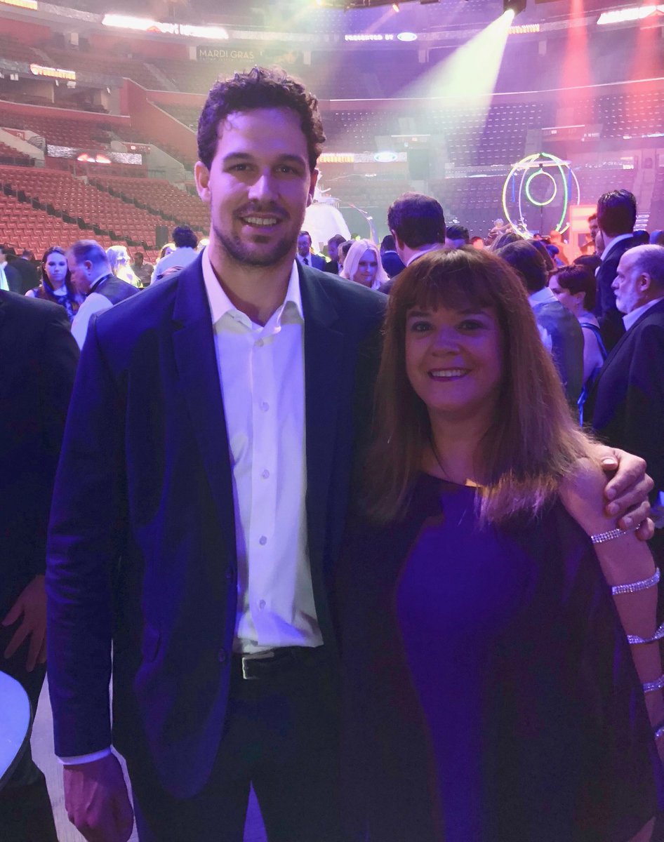 Maya62846790's tweet photo. #byebyeAlex #FlaPanthers ♥️ #goodluckwiththeOilers 🧡💙 https://t.co/LVBNQgBBn5