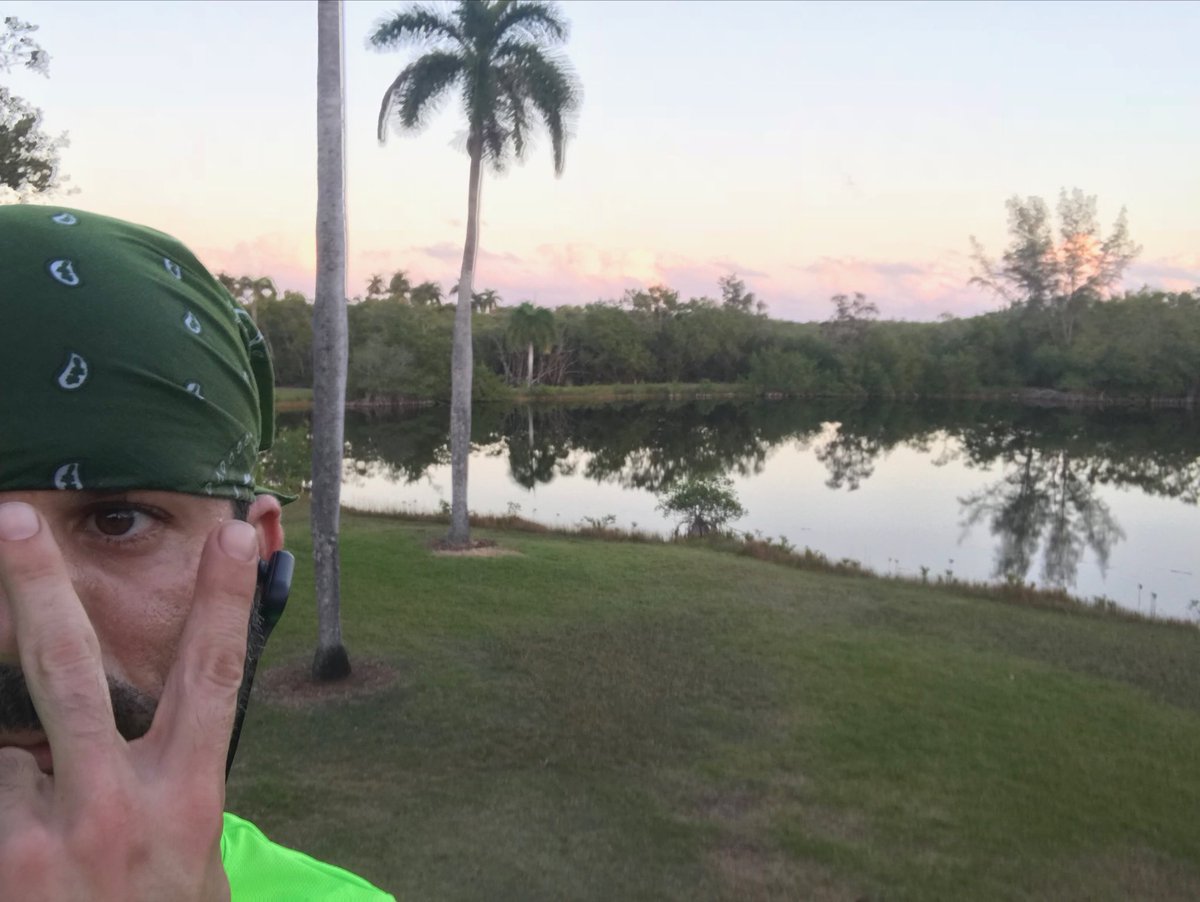 xandergomez's tweet image. There was something magical and spectacular about this last dusk run of 2018. All the best in 2019. #LetThatIshGo #Deuces