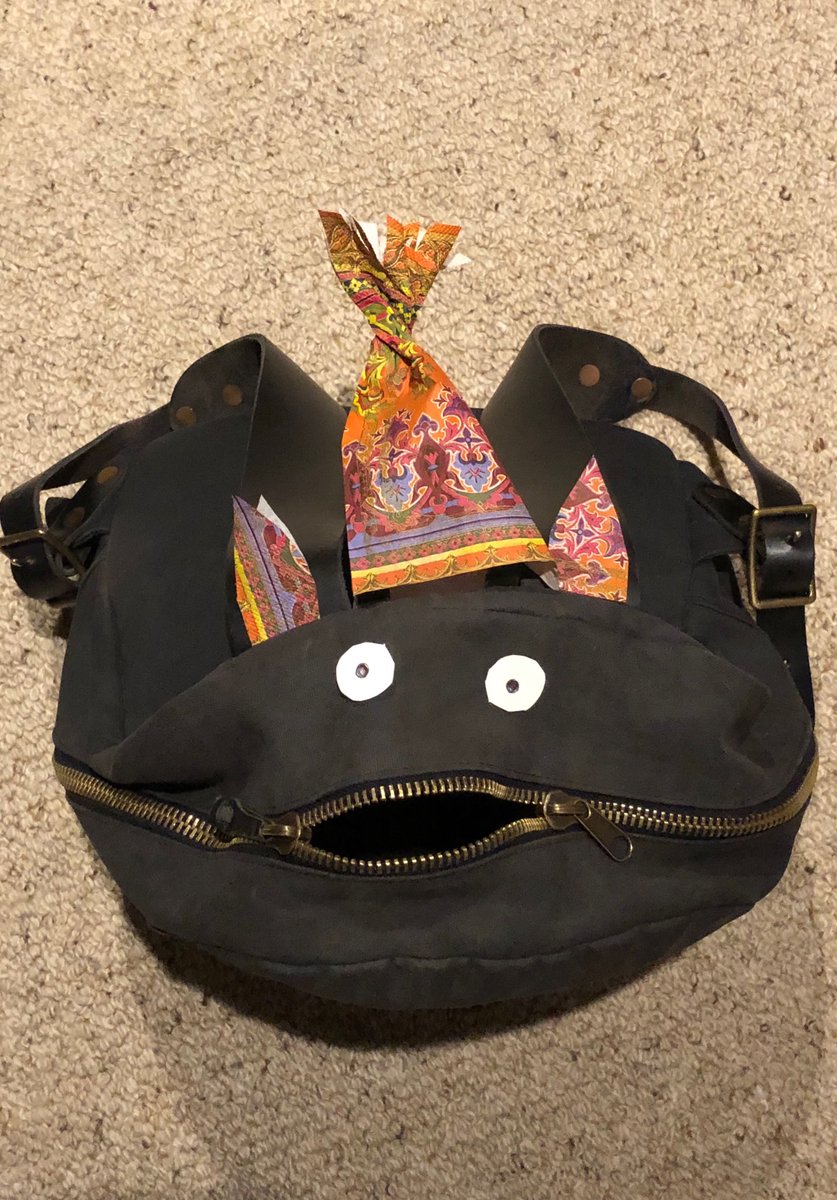 MargaretAtwood's tweet photo. Happy New Year to All, from my backpack! It says 2019 will be better than 2018  (in some qualified ways that it has declined to name), and who am I to doubt it? https://t.co/H22DOvYBMh