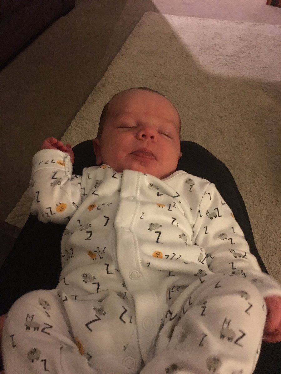emasmudge22's tweet photo. All the family have headed home for the night. Noah is sleeping, I can hear mike snoring via the baby monitor. So this is how I will be seeing in the new year. #perfectsnuggles #feedingbaba #puddingpants ๐
Have a good one all xx https://t.co/ZMGMIxhfyR