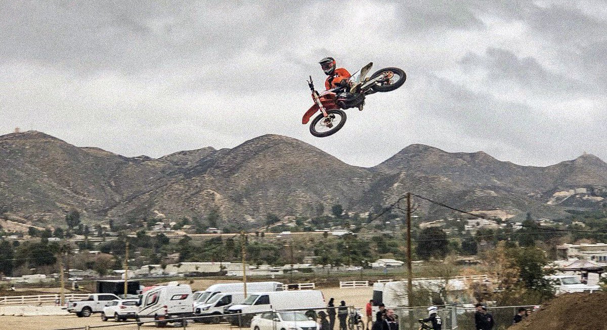 Justin Bogle tweet media