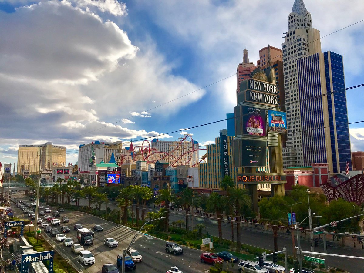 traciwilson's tweet photo. Getting ready for #VegasNYE on @8NewsNow from the Las Vegas Strip! https://t.co/i8P7sQvigd