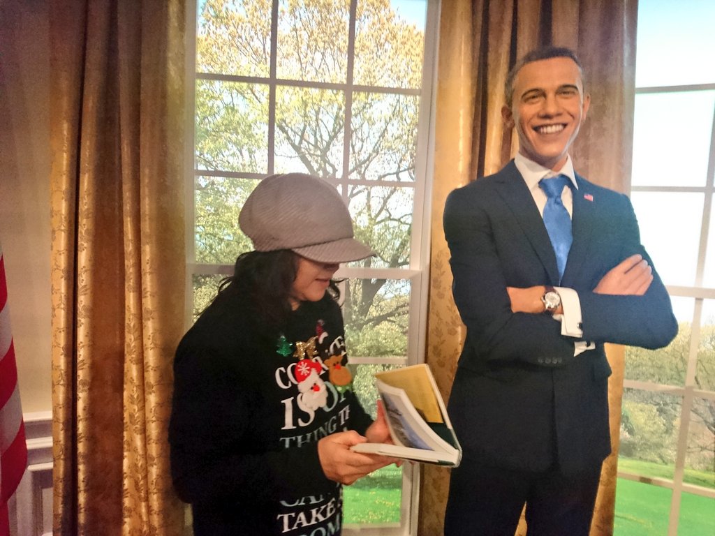 tlos_loveJP's tweet photo. @chriscolfer Happy New Year βΊ from JapanπΈπ£
I was reading #TLOS book at the president's office ππ
He was wonderful β₯ and it was a nice place for readingπβπ
#TheUltimateBookHuggersGuide
#Madametussaudtokyo https://t.co/I5c1aXrO5V