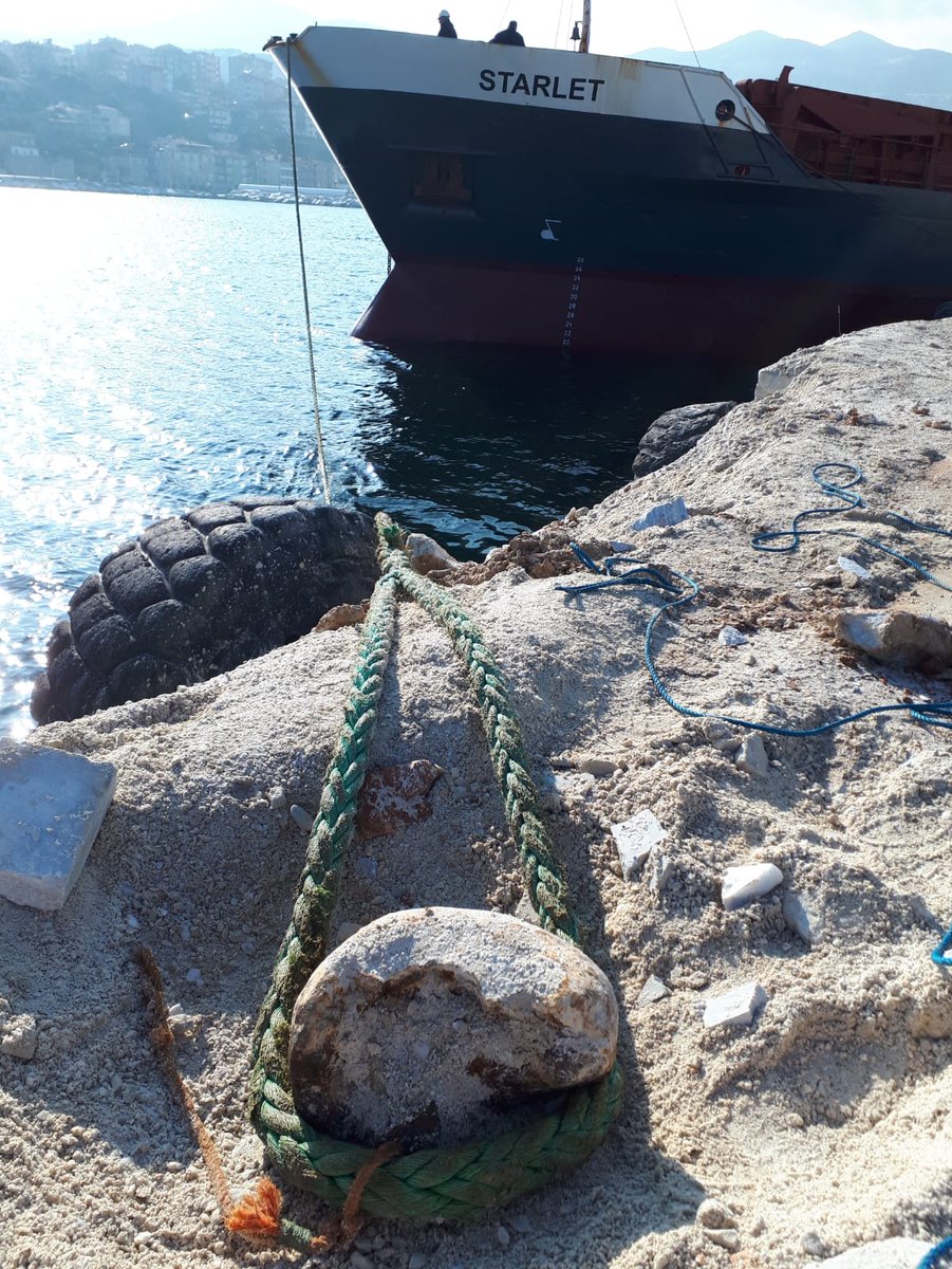 A very bad example of mooring arrangements