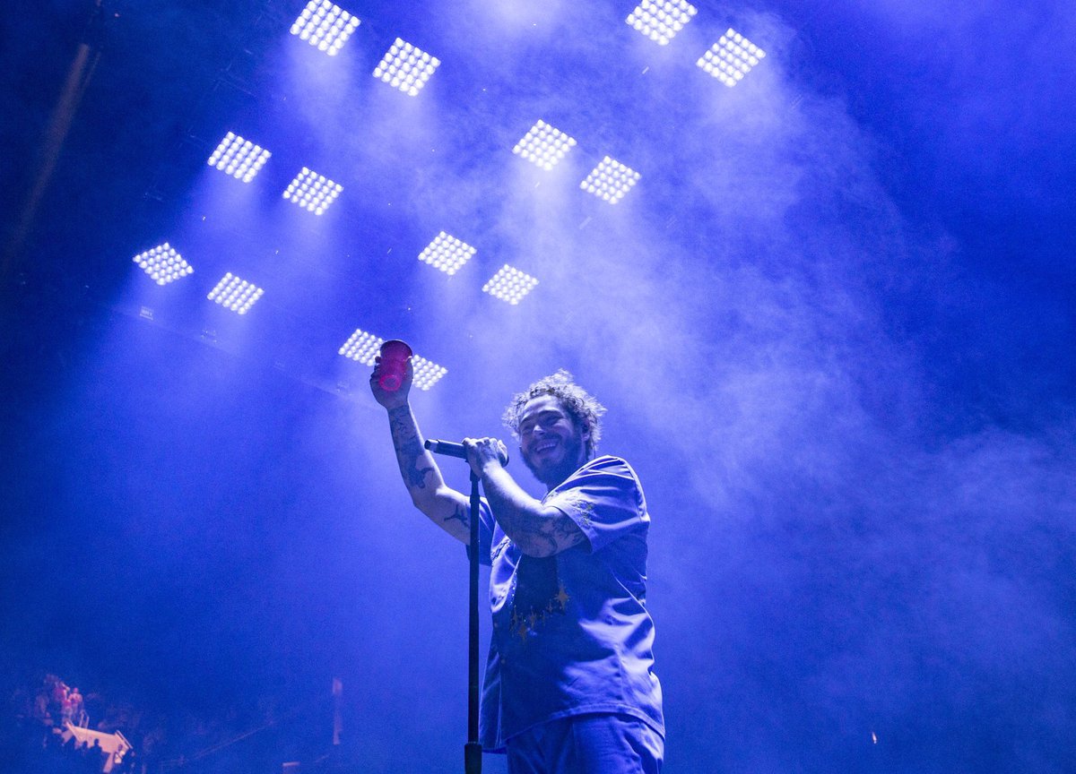 barclayscenter's tweet photo. We're celebrating #NewYearsEve like Rockstars tonight with @PostMalone, @lilpump & @TylaYaweh!
🚪 | 8:00PM
🎤 | 9:00PM
Limited tickets available ➡️ https://t.co/5iGvD7edv1
#PostMaloneNYE #ToastWithPost #RockinEve https://t.co/Pu6C2imAuu