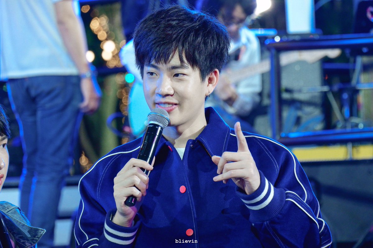 blievinot's tweet photo. ดีใจมากๆที่ได้อยู่กับคุณทั้งสองในวันพิเศษแบบนี้ เป็นปีที่พิเศษอีกปีนึงสำหรับเราเลยนะ ขอให้ปี 2562 นี้ เป็นปีที่ดีของพวกคุณขอให้งานรุ่งโรจน์ชัชวาลเหมือนพลุที่จุดประกายบนท้องฟ้าในวันนี้เลย ขอให้เป็นที่รักของ #เบบี๋ และ #โพก้า ไปนานๆนะ  HNY2019 รัก 🥰 🎉 @off_tumcial @Tawan_V https://t.co/TM5xoVRvlV