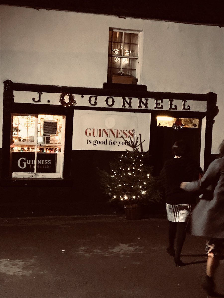johnny_lyons29's tweet photo. Donโt forget to turn the lights off ! #guinnessad #mrsos https://t.co/gTkXwtMnM9