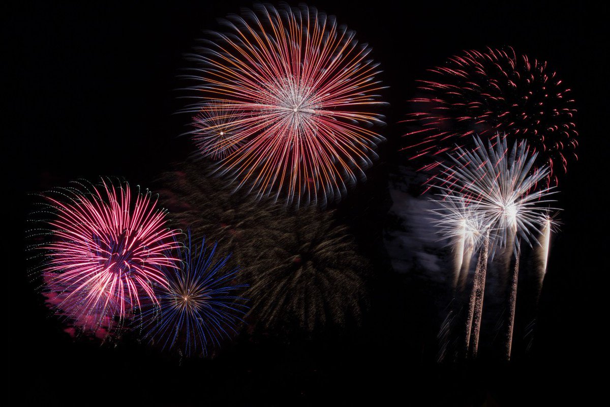 DormTopper's tweet photo. From The Beloit Mattress Company family to yours, we want to wish you a very Happy and safe New Year’s Eve. https://t.co/ruxsrdR1dZ https://t.co/UqT6txqyyM