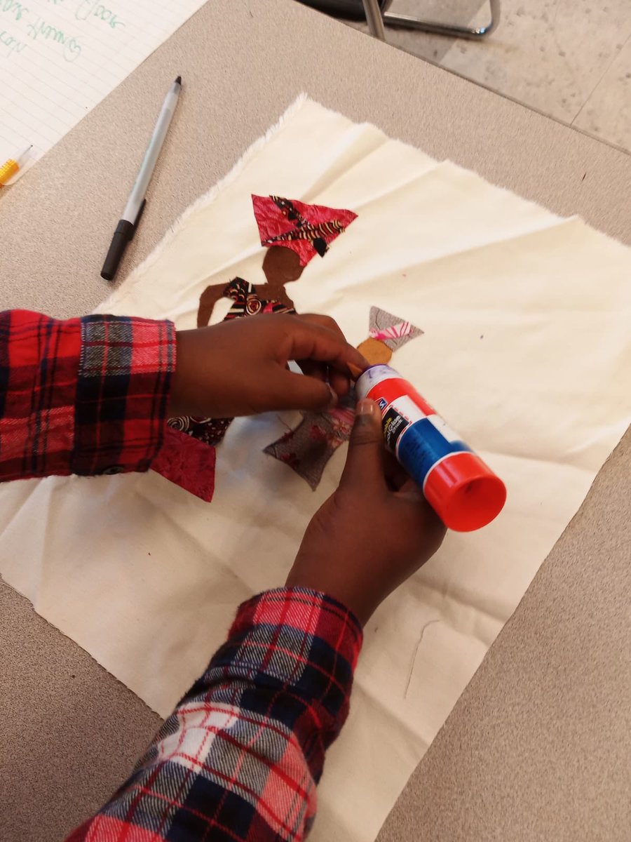 FamilySomali's tweet photo. We had a great time creating art at this years winter break kids craft! https://t.co/4KyE3fEk5N