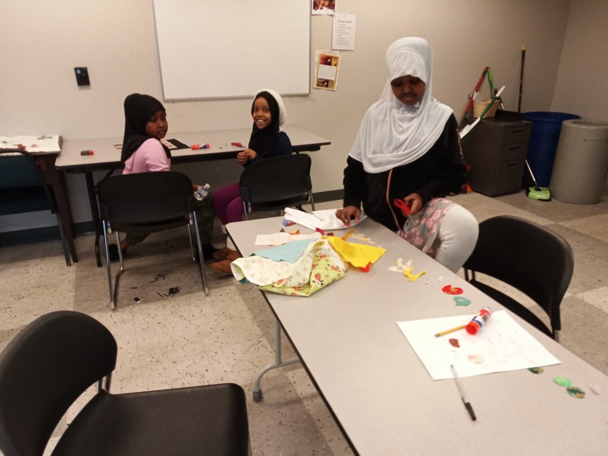FamilySomali's tweet photo. We had a great time creating art at this years winter break kids craft! https://t.co/4KyE3fEk5N