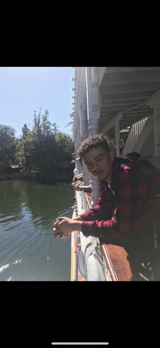 itsalejandro5's tweet photo. I just want to thank God for helping a brother out in 2018 #UglyBoyTwitter https://t.co/drVmLAhuwt