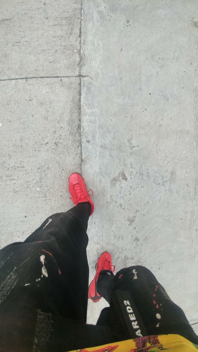 Shakes42076905's tweet photo. How am entering 2k19😎 https://t.co/IbmiwVbJkb