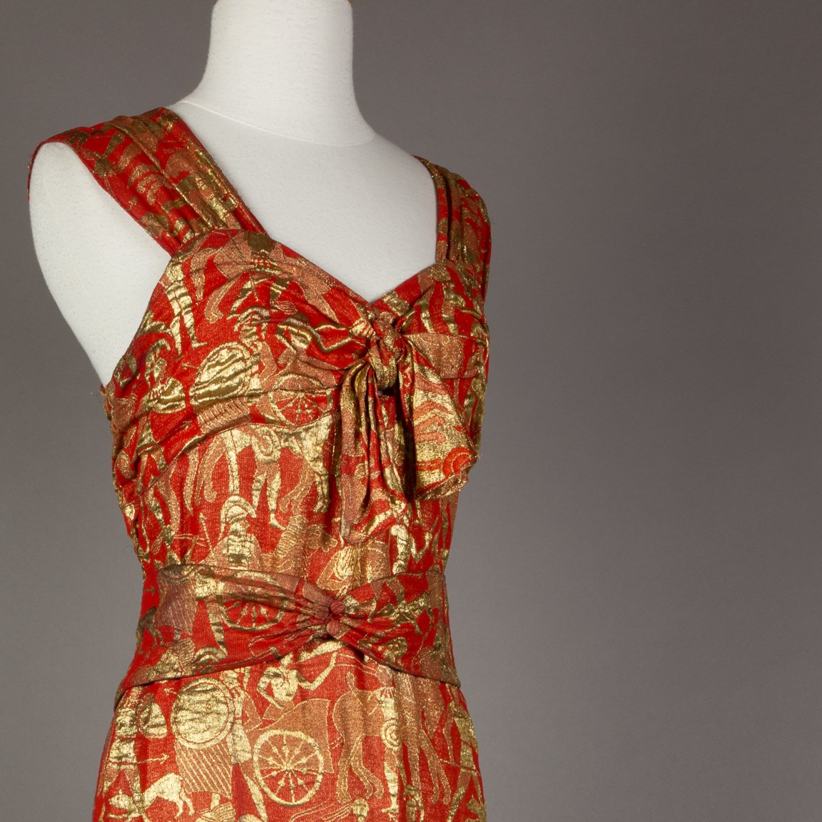 museumofvan's tweet photo. For those who "Slay" at New Years - An evening gown from 1938 embroidered with Greek soldiers and chariots. The dress is from a collection of Mrs. Frances A. Booth.
H972.29.3
Happy New Years from all of us at MOV - Wishing everyone the best in 2019!
#NYE #PartyHistory #MOV2019 https://t.co/MmxUPhC9K9
