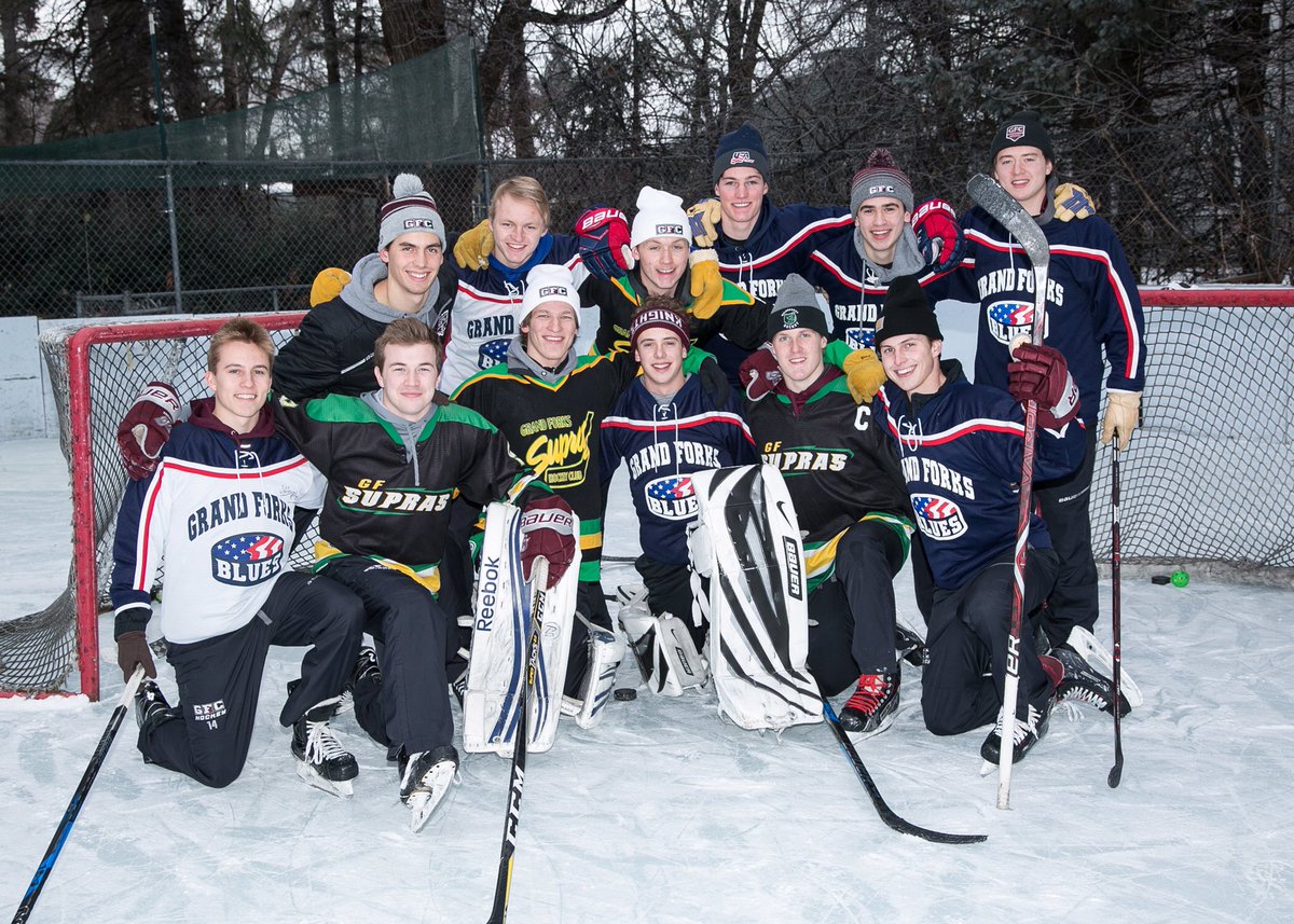 emiliahodgson's tweet photo. @GFChockey seniors... 12 years of being teammates, sometimes opponents, but most importantly, friends. β€οΈπ₯
πβ€οΈ #OnwardCentral #BluesAndSupras #GFYHA (πΈ: @BobBobcaulfield) https://t.co/ePo55nnNFQ