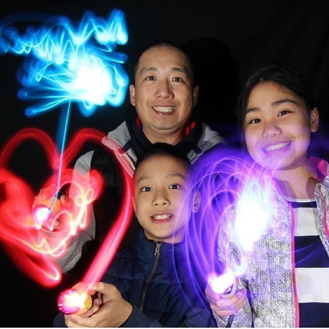 AlexArtsOffice's tweet photo. The Mobile Art Lab is Light painting with @futuremakerkids today for First night at The Durant Arts Center!!!! #artsalx #arts #lightpainting #mobileartlab #alexandria https://t.co/spC7ZHxS65 https://t.co/gKkSvkTkaS