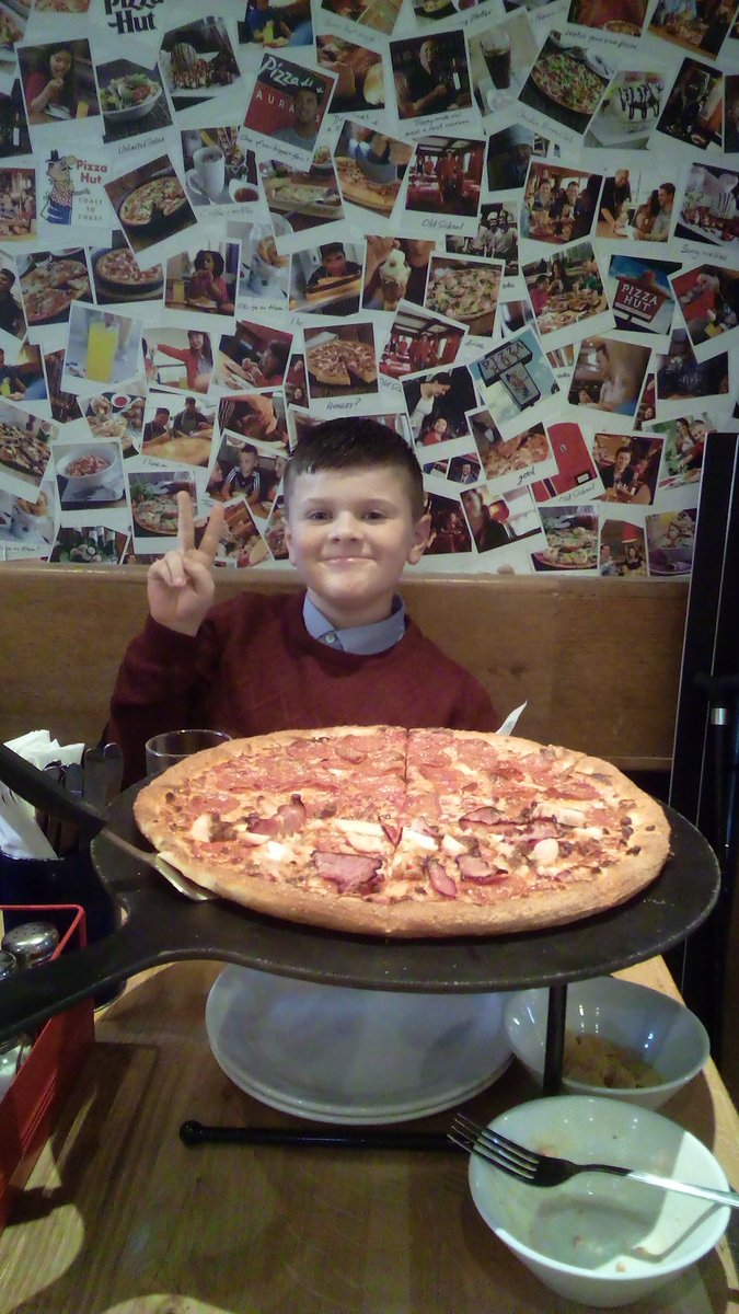 gbtopdad42's tweet photo. @SunderlandAFC Already here 👋👋👋 having munch in the pizza hut next to the tower https://t.co/baYRYibX7Q