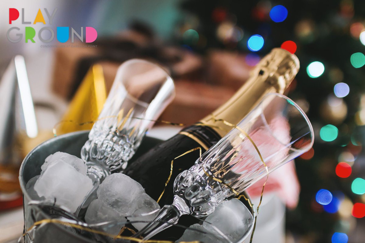 Play_Gr0und's tweet photo. #HotelX Is one of #Toronto’s newest waterfront luxury hotel with some of the best views in the city and they’ll be hosting a #NYE celebration. So, if you’re looking for a night of fine dining, live entertainment, open bar & celebrating - this is the spot to go! #PlaygroundCondos https://t.co/Zvv6WAmT7R