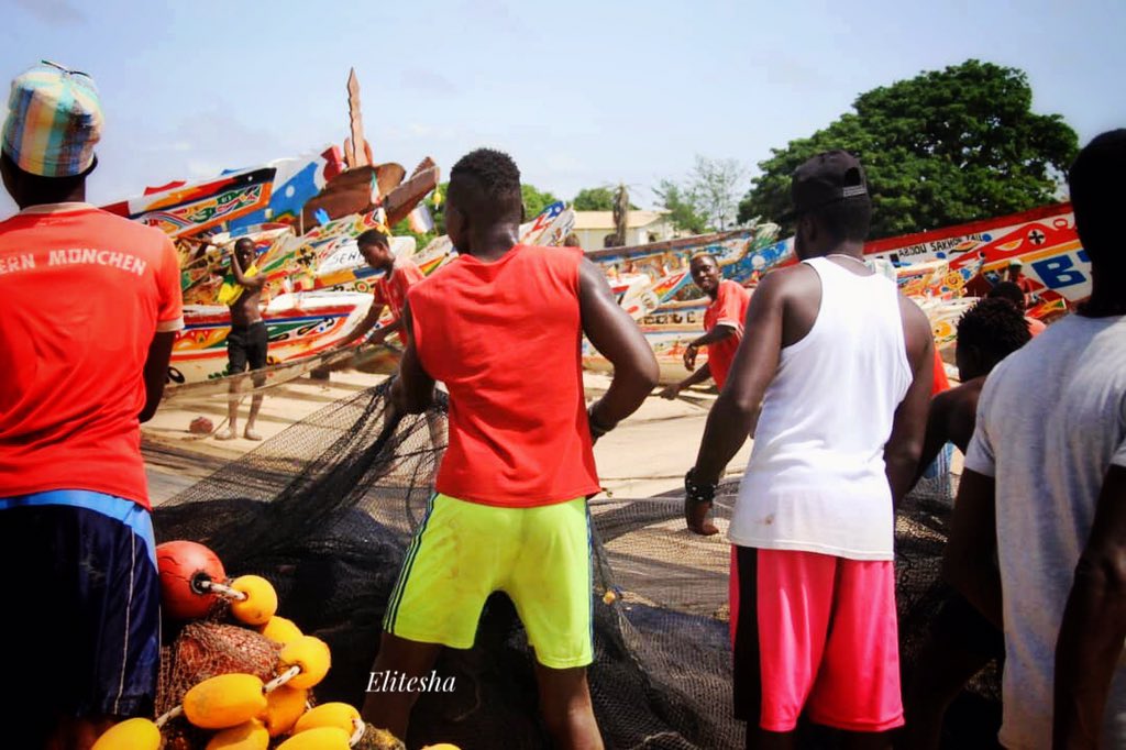 I saw these young men pulling their fishing net at a distance and immediately rushed to join them. It’s not what they were doing that caught my attention but the words they were chanting in unison and the determination written on their faces.