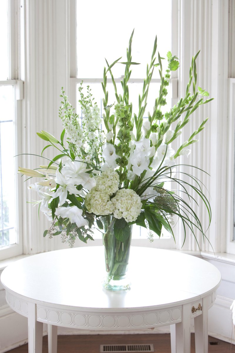TiptonHurst's tweet photo. The Winter White collection is live now! Shop at https://t.co/43kfDEAz0m https://t.co/snWA9KnRge