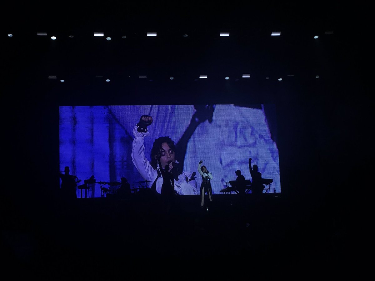camilasmybaby's tweet photo. Thank you for making 2018 the best year ever for me. Love you to the moon and back and can’t wait to see what 2019 holds for you ❤️ #2C18 @Camila_Cabello https://t.co/qIieTxIcTV