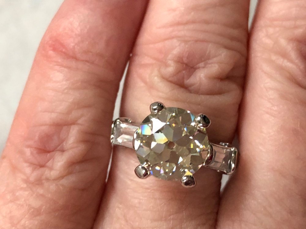 spirals_6's tweet image. Warm White Antique Cut