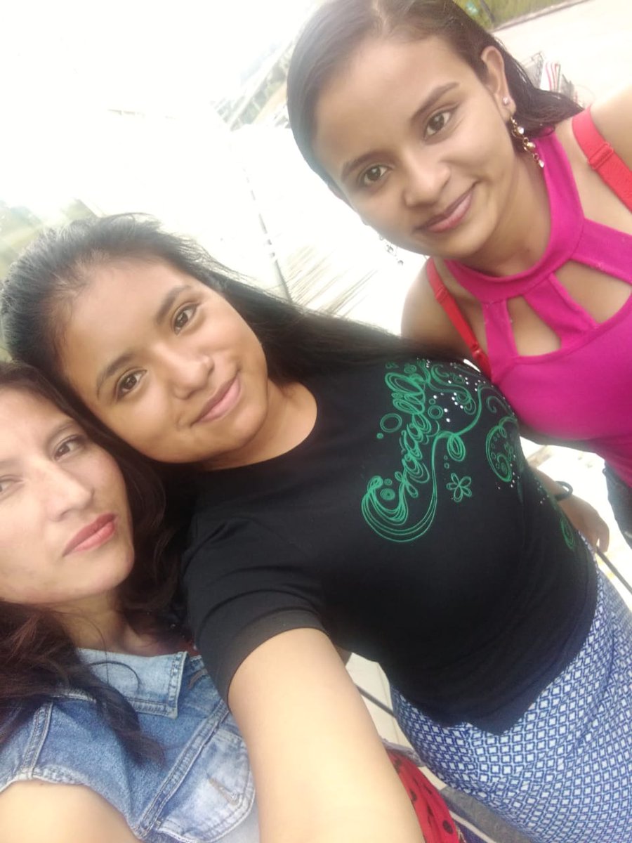 VeronicPalencia's tweet photo. Gracias por ser parte de mí 2018 los quiero mucho y deseo que sigan mucho tiempo más en mi vida... Mil gracias porque siempre estuvieron en las buenas y Malas junto conmigo . https://t.co/gYlBB9Skux