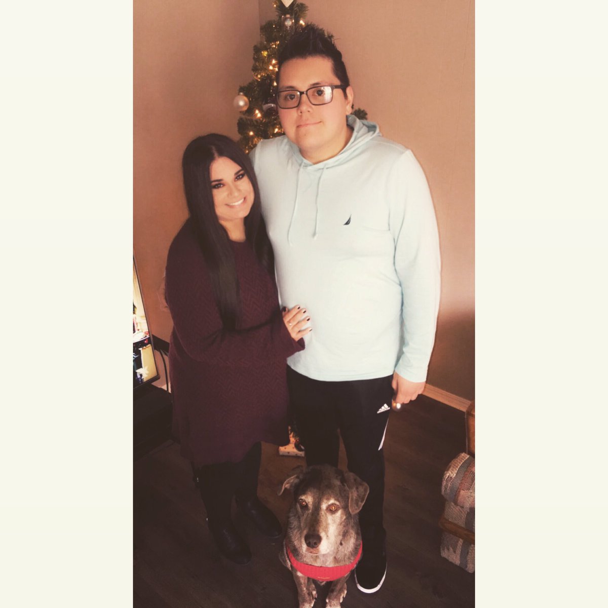 NativeWolfGirl's tweet photo. Happy New Years from the Lotts! 🥰🥰🖤🖤🖤😘🎉🎉🎉🌙 #NewYearEve https://t.co/0eLbWg5kte