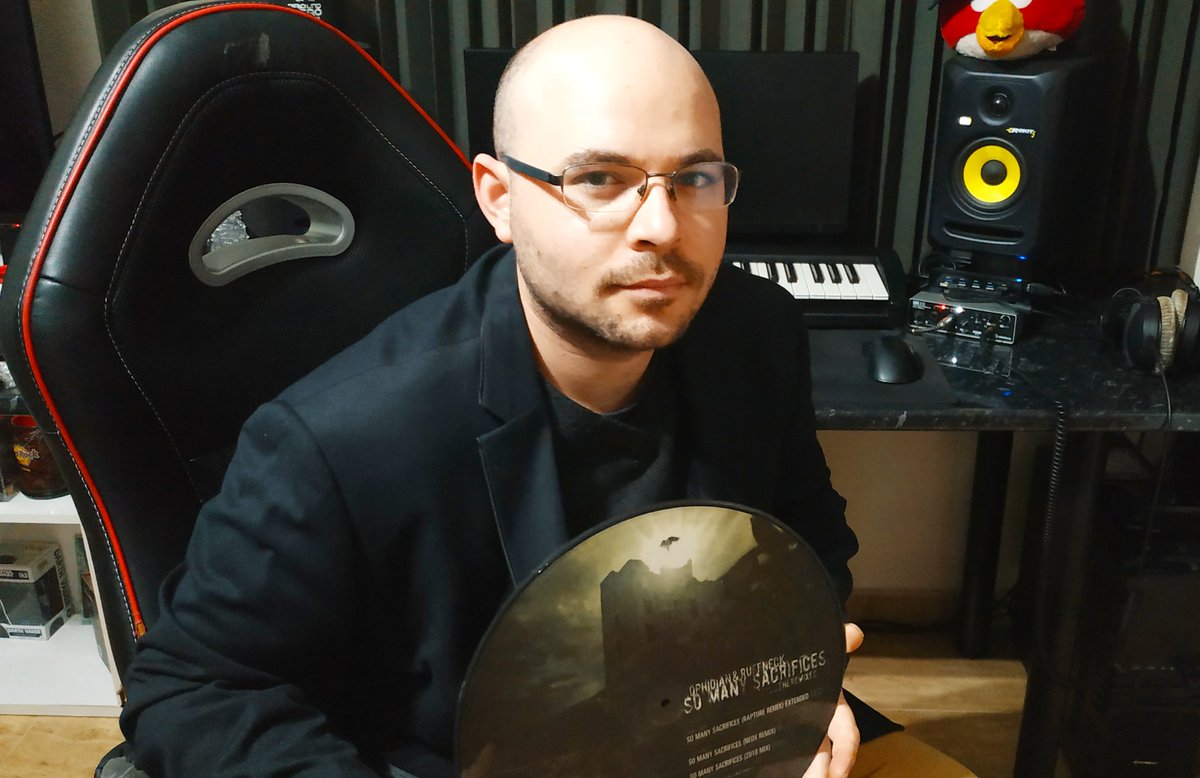 NeoXHardcore's tweet photo. Another year, 2018. A year musically different and very special, can be summed up simply with what I have between my hands in the picture 😏
Next year, more and better.💪💪

Happy new year to everyone and much hardcore for 2019 🍻🍻 https://t.co/Ltch8fQKjL