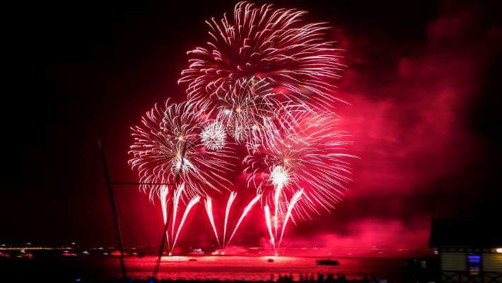 jaafarolum's tweet image. Aye! Countries are in different calendars:
Pessimists will stay awake to usher in #TheYear2019,
Optimists will sleep early for the year 2019 to catch up with them mbele mbele.
Islamically today is 24th, (Rabi'l Thani) the 4th Month of the year 1440 Hijiria.
Have a blessed year.