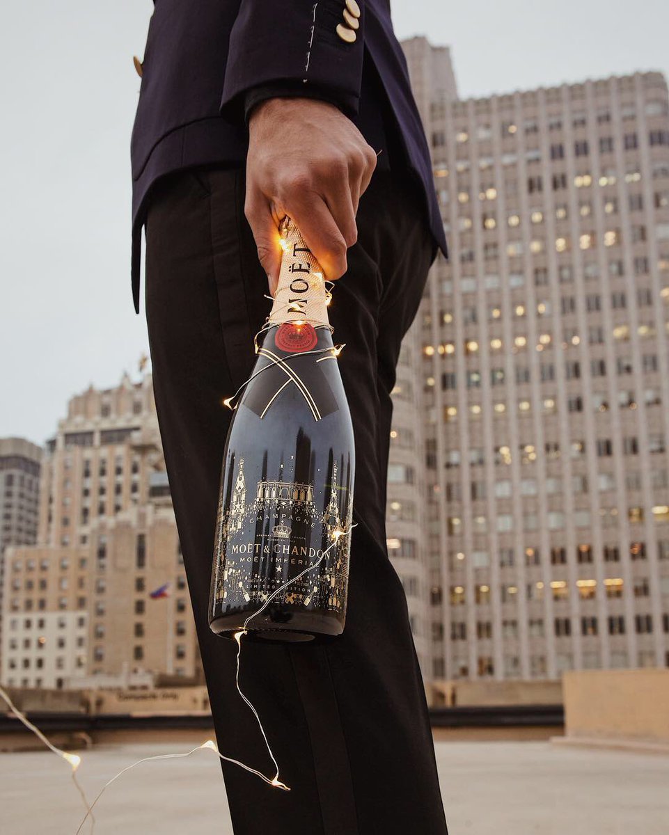 reyalstudio's tweet image. Who’s ready for 2019? I’ll be popping a bottle of @MoetUSA when the clock strikes twelve. Let the countdown begin! 🍾 #MustBeMoet #MoetMoment #sponsored