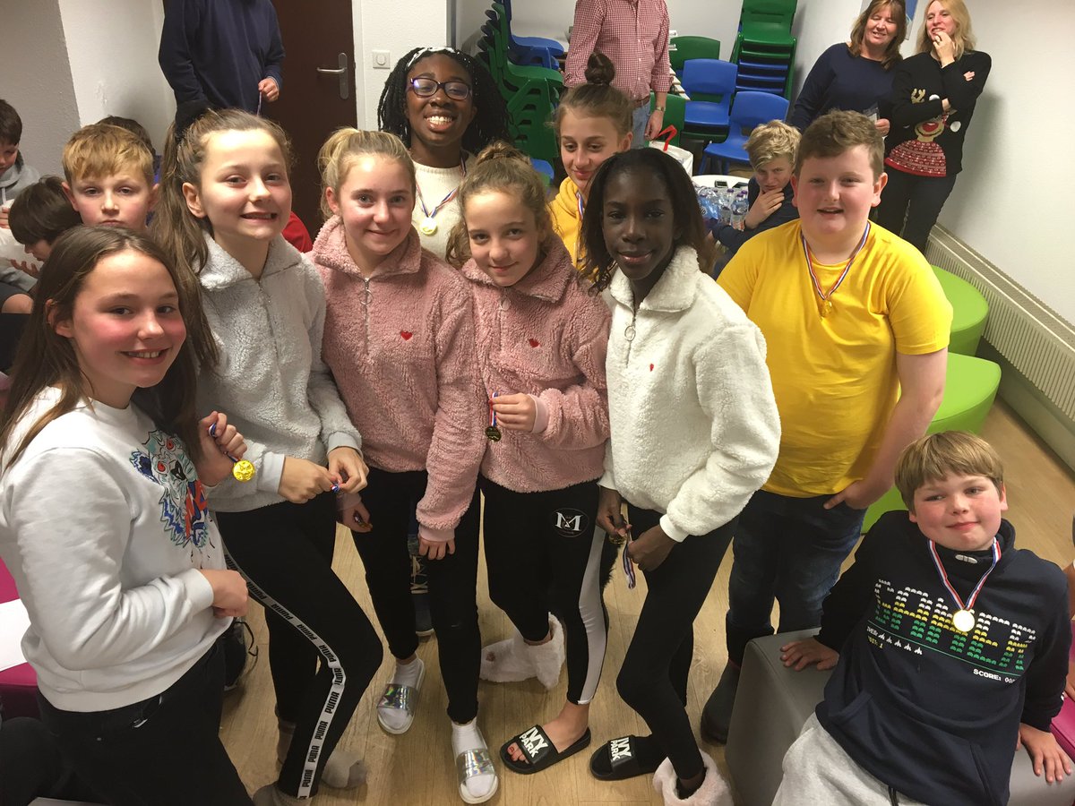 FPSSKI's tweet photo. 10 absolute legends! Our beginners’ group after being presented with their ‘progress medals’ this evening. Day 2 - already on chair lifts and green runs #impressive #iloveskiing https://t.co/jXFgjyjzzw