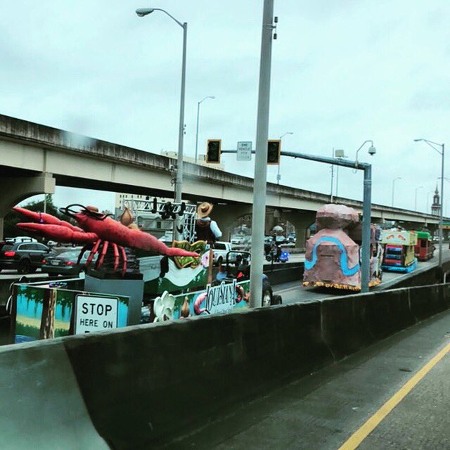 swagnerv's tweet photo. Pre-Parade convoy
Longhorn & Bulldog fans wait
Floats are the way
#Nola_Haiku
#SugarBowl #NolaLiving #NOLA300 #CityOfYes #GoDawgz #HookEm #ParadeTraffic #NOLA #FollowYourNOLA @Allstate @SugarBowlNola #ParadeTraffic @TexasFootball #NOPD @GeorgiaFootball https://t.co/ObBcaLjK5f