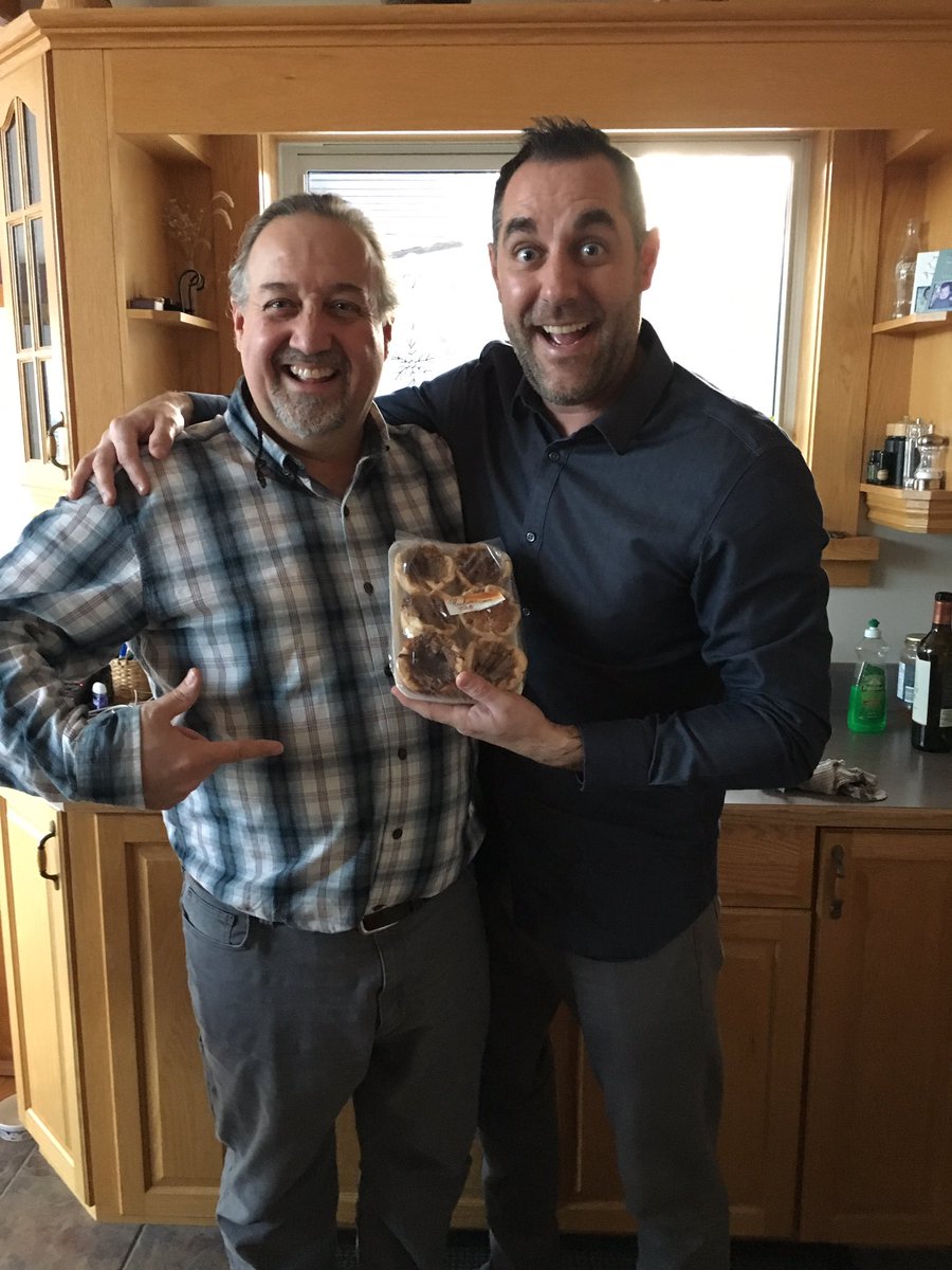 NickBertrand9's tweet photo. When one of your best buds hooks you up with a sixer mixer of #ParadiseTarts you get this sort of look on your face! Nice to be in the company of fellow anti-raisin #raisinist @TroyMaracle #MohawkMojo #TwitterTartTalk https://t.co/Jz5fThO88C