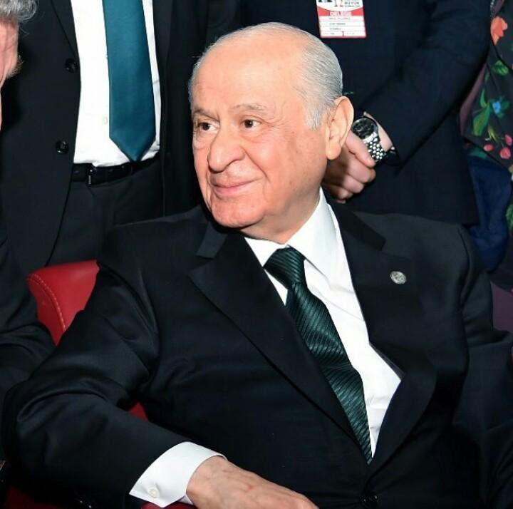 Baştan aşağı fedakarlıkla bezenen bir ömür,
Ömrün uzun olsun..
Ömrüne bereket Türkmenbeyim.