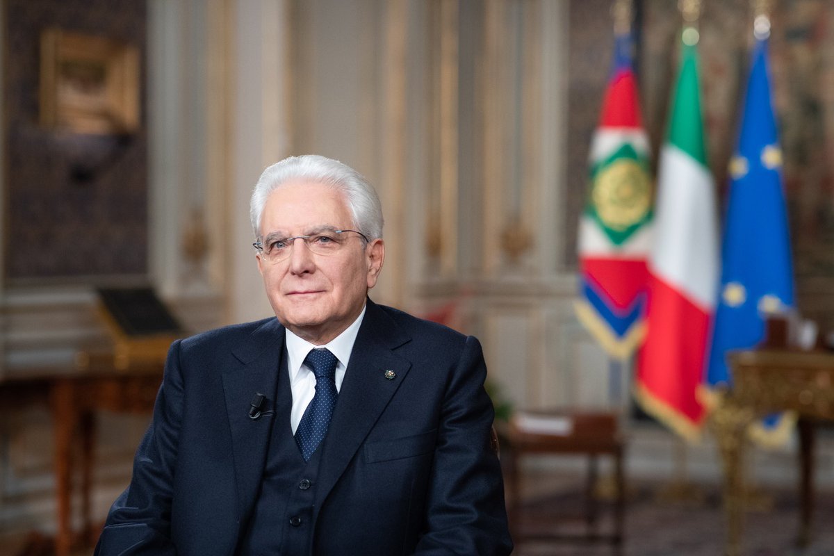 Quirinale's tweet photo. #Mattarella: Alla signora Anna e alle tante persone che si sentono in solitudine voglio rivolgere un saluto   affettuoso. 
Vorrei sottolineare quanto sia significativo che si sia rivolta ai Carabinieri https://t.co/sRNUP0BGcl