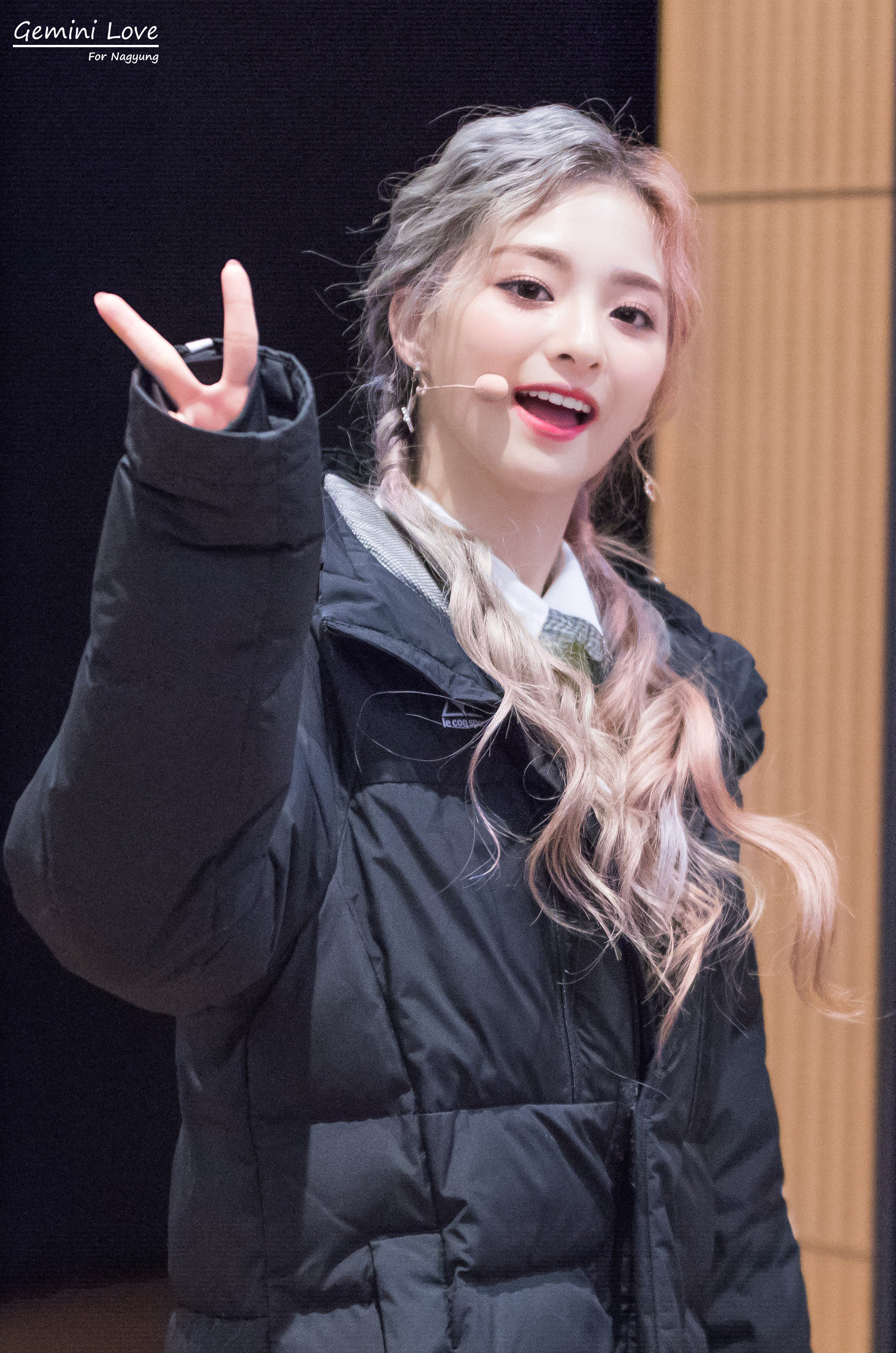 DvxPJfdV4AExqmW.jpg:orig