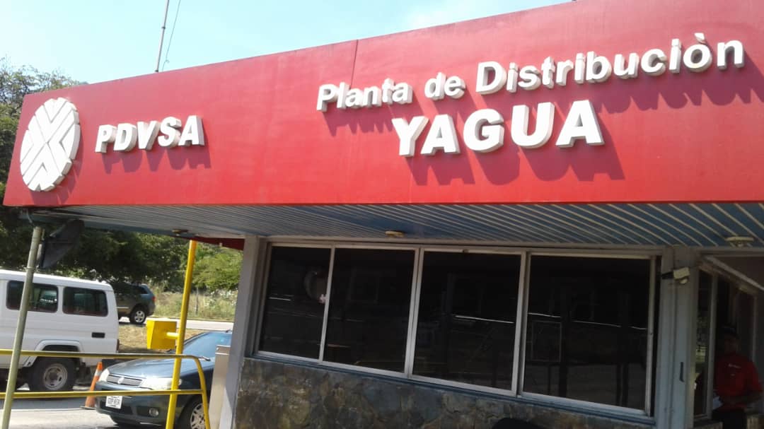 MQuevedoF's tweet photo. Informo al país sobre un intento de sabotaje a la Planta de Llenado de Combustible de Yagua, Carabobo. El ataque terrorista se repelió y dejó dos delincuentes fallecidos. 1/2 https://t.co/l1hEGPCzwr