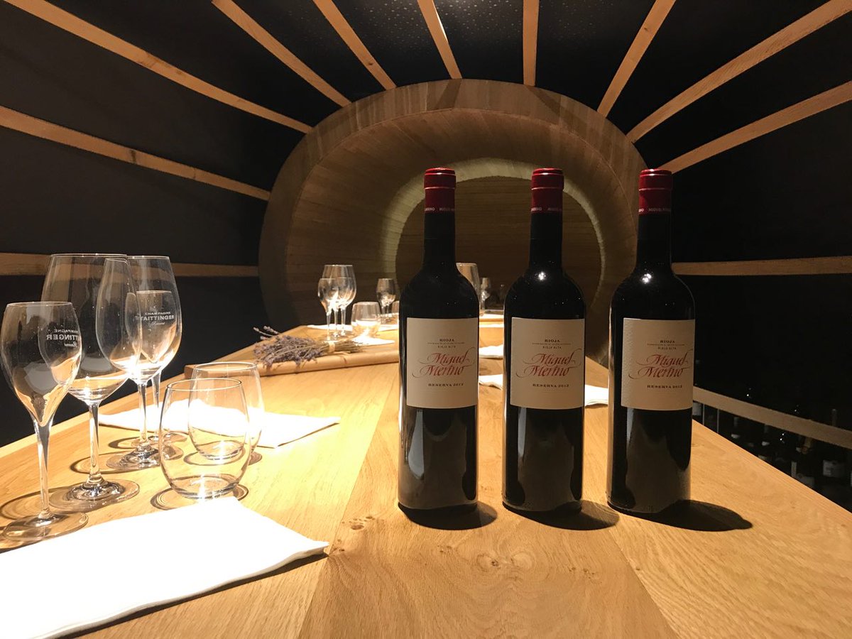 Arantzahotela's tweet photo. Brindemos por el 2019! 🍷🥂
#ArantzaHotela #Amyot #MiguelMerino https://t.co/iowciPufPN