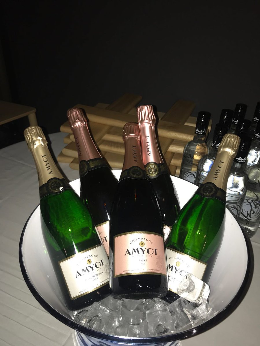 Arantzahotela's tweet photo. Brindemos por el 2019! 🍷🥂
#ArantzaHotela #Amyot #MiguelMerino https://t.co/iowciPufPN