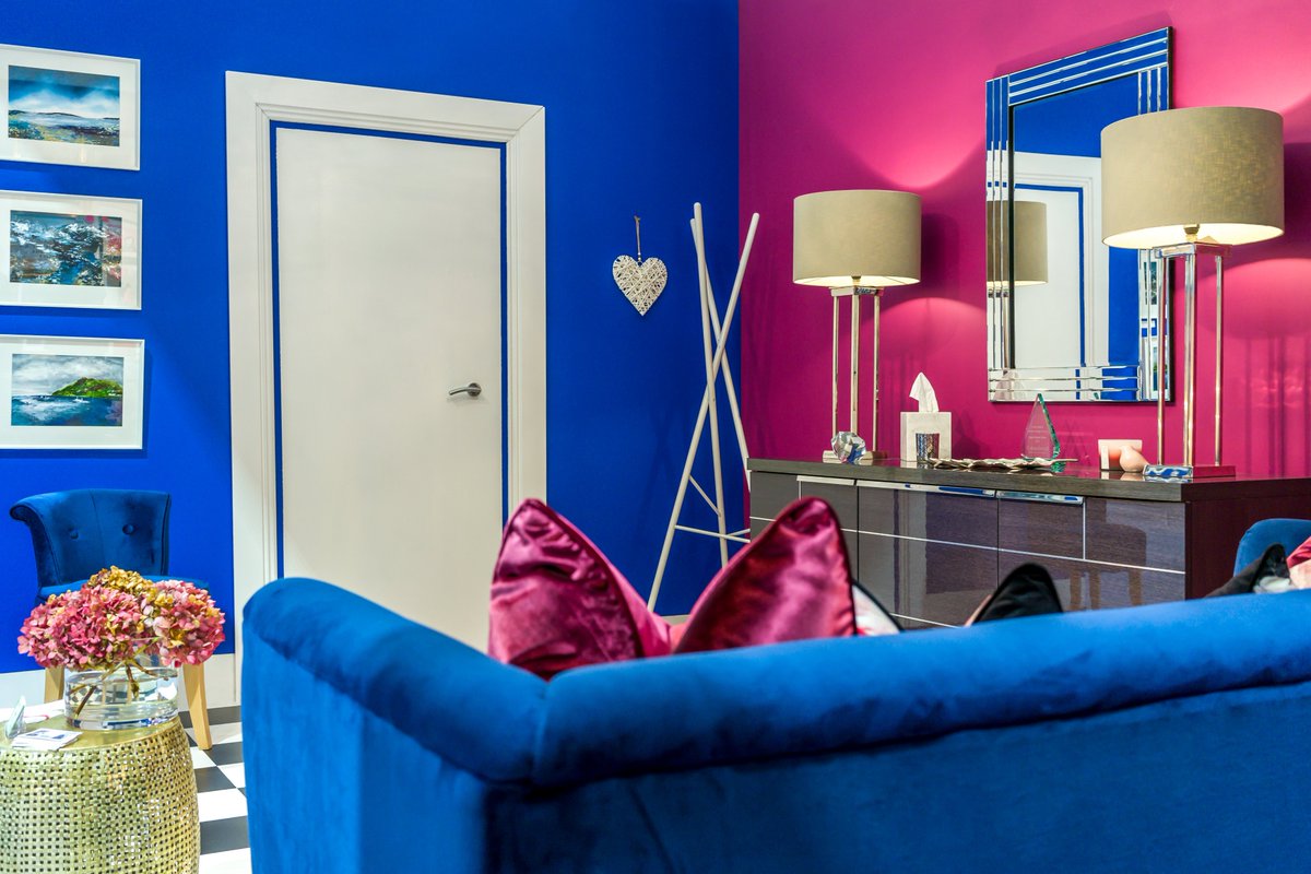 XiuFengShui's tweet photo. I have designed, sourced, decorated, painted (only the door frame, the "fake door" including wall trim) a luxurious Hallway entrance with a tropical touch.

I used Berry Patch (No. 1152 - 4m Wall), Florida Waters (No. 0599 3m Wall) + Arctic Blonde (Contemporary Real Colour Card) https://t.co/bKsT2KyteG