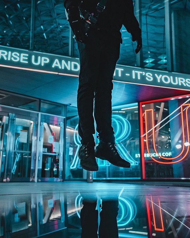 rajeevkugan's tweet photo. RISE UP AND OWN IT - IT’S YOURS. 2019 here we come. #creatorslane | in-frame: @storiesntravels .
.
.
.
#neonlights #bealpha #ryerson #toronto #streets_vision #streetscapes #visualslayers #visualmobs #sombresociety #blogto #theportraitpr0ject #6ixwalks #d… https://t.co/awkOcjNvqs https://t.co/E0x1p7JiwQ