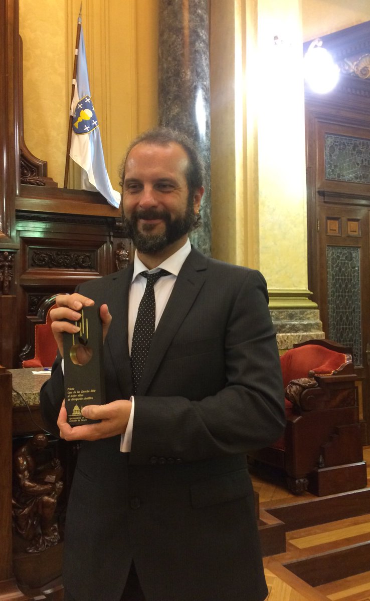 CarlosSierr2912's tweet photo. 2018 me permitió hacer un sueño realidad: Dedicarme profesionalmente a la comunicación científica. Que me traerá 2019? Seguro que algo aún mejor. Muy feliz año a tod@s y que la #ciencia no deje de acompañaros #ComunicaCiencia https://t.co/zHENUYVzlH